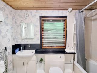 Oak Lodge 8 Hot Tub - York - 5
