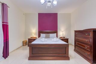 St James the Traditional 4-Bed Townhouse in Sliema - 1