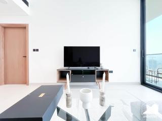 Chic Binghatti Amber 1BR l Balcony & Comfort - 1