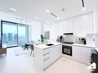 Chic Binghatti Amber 1BR l Balcony & Comfort - 7