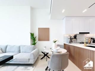 Chic Binghatti Amber 1BR l Balcony & Comfort - 4