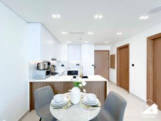 Chic Binghatti Amber 1BR l Balcony & Comfort - 2