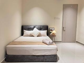 Kerayong and Triang Cozy Landed 4 or 5 Rooms 12 to16 pax - - 5