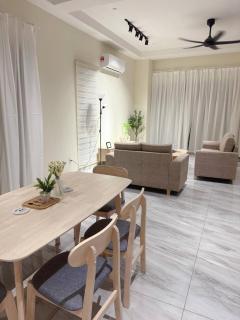 Kerayong and Triang Cozy Landed 4 or 5 Rooms 12 to16 pax - - 4