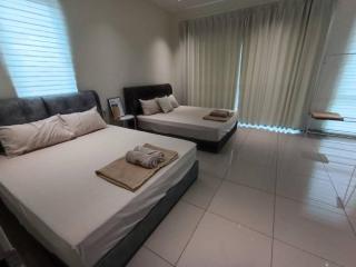 Kerayong and Triang Cozy Landed 4 or 5 Rooms 12 to16 pax -  - 1