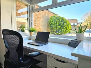 3BR - Luxury Home Away From Home - Contractor Digs - Near LGW Airport - 5
