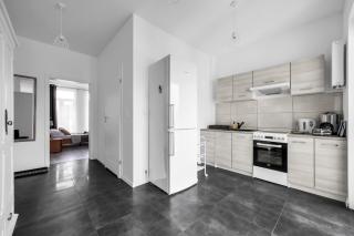 Praga Apt - 45m2, French Balcony - by Rentujemy - 4