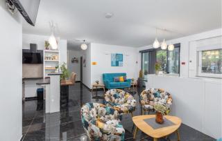 Gorgeous Apartment In Pula With Wifi - 1