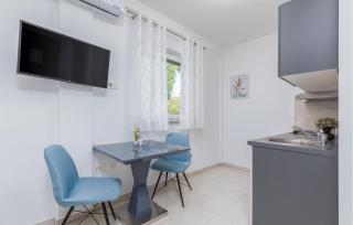 Nice Apartment In Pula With Wifi - 5