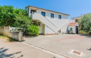 Awesome Apartment In Nin With Wifi - 0