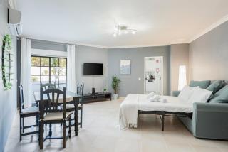 Modern 2BR Quarteira Apartment - 7