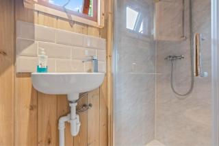 Unplug & Reconnect, Romantic Retreat with Hot Tub - Yarpole - 2