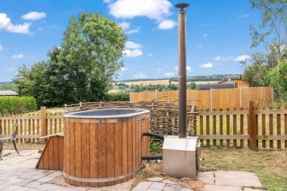 Unplug & Reconnect, Romantic Retreat with Hot Tub - Yarpole - 4
