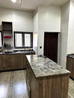 Elegant 2 Bedroom Retreat with Netflix and Calm Ambience - Ankuru - 2