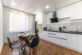Elite Center Apartment 2BR View of Abu Dhabi Alley - 4