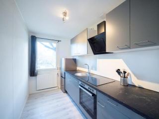 Monteurwohnung-fuer-5-Personen-mit-Balkon-Kueche-Ahrensburg-Naehe-Hamburg-AGRP1203 - 2