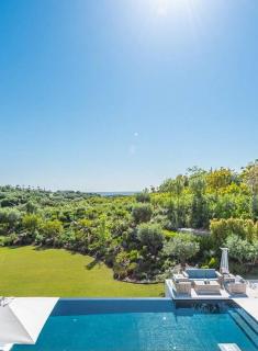 Casa de lujo con bonita arquitectura cerca de la playa - Sotogrande - 0