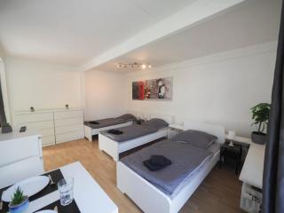 Monteurwohnung mit Terrasse für 7 Personen – WLAN, TV, Küche – Ahrensburg Nähe Hamburg - OD06c - Ahrensburg - 0
