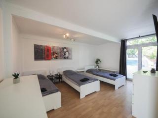 Monteurwohnung mit Terrasse für 7 Personen – WLAN, TV, Küche – Ahrensburg Nähe Hamburg - OD06c - Ahrensburg - 7