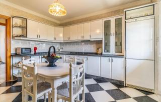 3 Bedroom Amazing Apartment In Torre Del Mar - Torre del Mar - 4