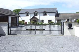3 Bed Cottage-Sleeps 6-Garden-Hot Tub-Games Room - 6