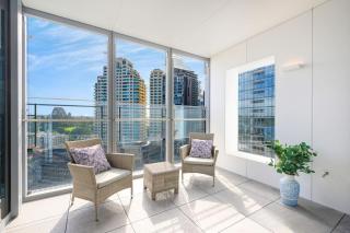 Ultra Luxury 2BR beside Crown Sydney, with All AMENITIES & Sleeps 6! - 1