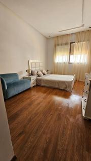 Spacious Private Room next to the airport - 0