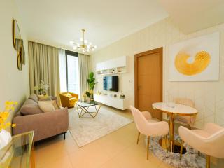 Luxury Cozy Minimalist 1BR Haven Connected to Dubai Mall - Sabkhah - 7