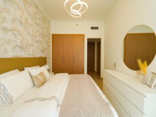 Luxury Cozy Minimalist 1BR Haven Connected to Dubai Mall - Sabkhah - 1