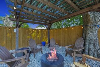 4BD 2BA Bohemian x Southern Getaway w Pool Cinema - Keller - 6