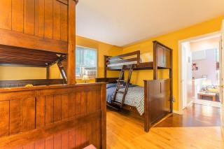 Switch to hosting Peaceful Lakefront Stay, HotTub, Fireplace, Kayaks - 3