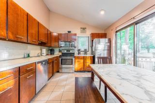 Switch to hosting Peaceful Lakefront Stay, HotTub, Fireplace, Kayaks - 1