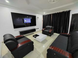 Royal 3 Bedroom Apartment with 24hrs Power Supply, Wifi, Security and Fully Equipped Kitchen - Lekki - 0