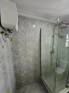 Royal 3 Bedroom Apartment with 24hrs Power Supply, Wifi, Security and Fully Equipped Kitchen - Lekki - 7