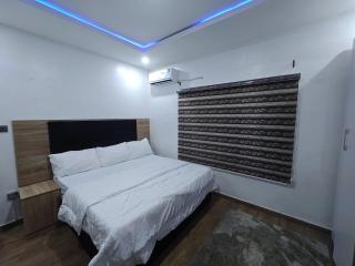 Royal 3 Bedroom Apartment with 24hrs Power Supply, Wifi, Security and Fully Equipped Kitchen - Lekki - 6