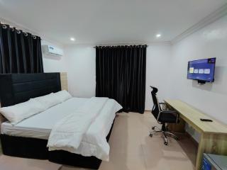 Royal 3 Bedroom Apartment with 24hrs Power Supply, Wifi, Security and Fully Equipped Kitchen - Lekki - 1