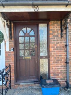 Modern Self-contained En-suite With Kitchenette - Borehamwood - 9