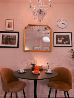 Timeless Emporium stay with city view - Melbourne - 3