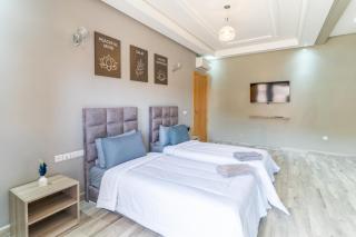 Spacious 4BR Villa Garden & Private Pool Oasis - 4