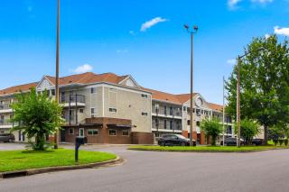 HomeTowne Studios & Suites by Red Roof Charlotte - Ballantyne - 0