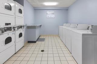 HomeTowne Studios & Suites by Red Roof Charlotte - Ballantyne - 4
