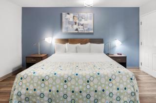 HomeTowne Studios & Suites by Red Roof Charlotte - Ballantyne - 3