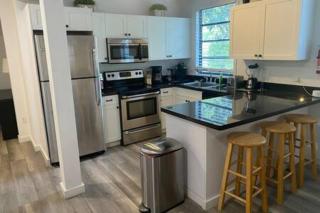 Pool Parking 2 Bedroom Retreat Sleeps 5 - Miami - 5
