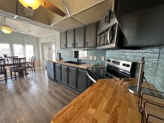 Badin Shores Resort - Excellent Lake View Home - Pools & Lots of Amenities - Great Porch Area - Family - New London - 6