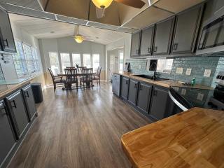 Badin Shores Resort - Excellent Lake View Home - Pools & Lots of Amenities - Great Porch Area - Family - New London - 5