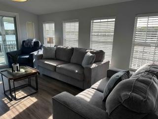 Badin Shores Resort - Excellent Lake View Home - Pools & Lots of Amenities - Great Porch Area - Family - New London - 2