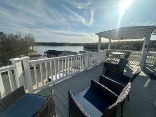 Badin Shores Resort - Excellent Lake View Home - Pools & Lots of Amenities - Great Porch Area - Family - New London - 0