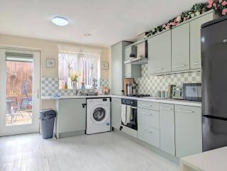 Large 4-bedrooms & 3 Bath Townhouse, Free Parking - 9