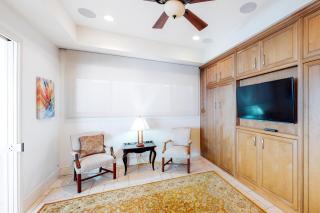 Luxury Oceanfront Condo - Lower: Sunset Views, Balcony & Fire pit - 3