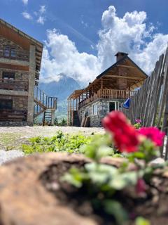 Rosi peak Guesthouse - Valbonë - 8
